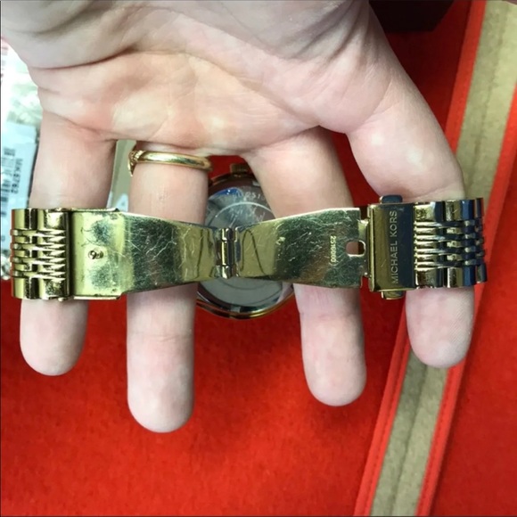 Micheal Kors gold watch - Picture 3 of 8